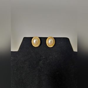 Vintage Richelieu gold rope faux pearl clip on designer earrings